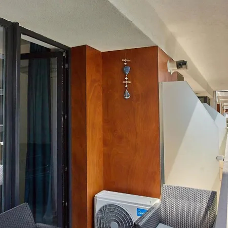 Apartment Seaside By Tomis *